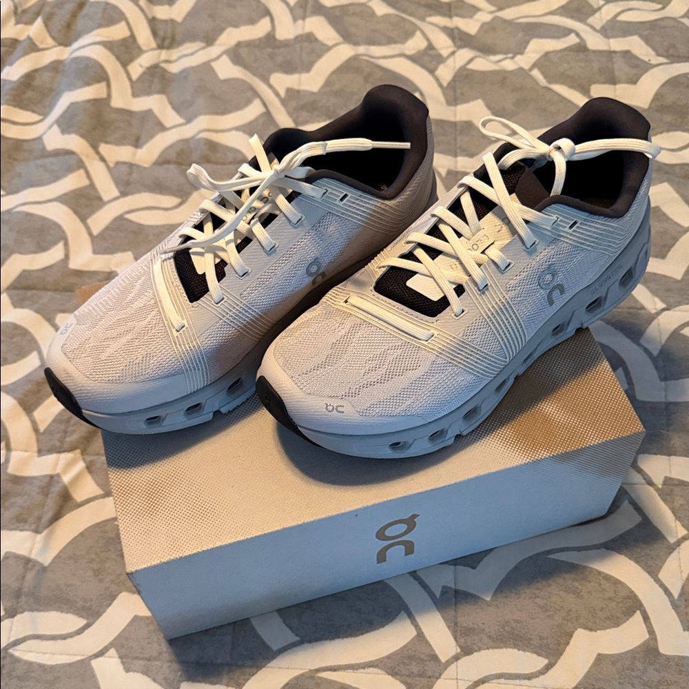 Women’s On Cloudgo, Size 11